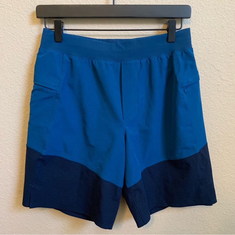 Lululemon Men’s Namaste at the Beach Two-Toned Shorts